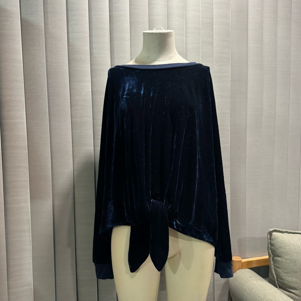 RDI navy velour tie front top ✨